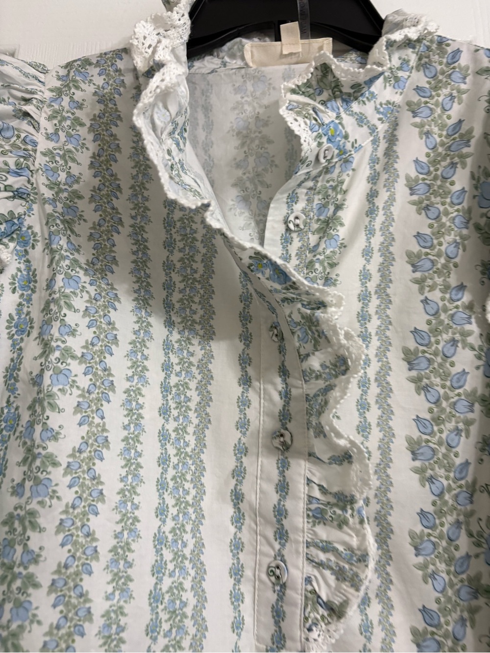 Entro White Floral Ruffle Neck Blouse with Blue and Green Floral Print Women - Picture 2 of 7